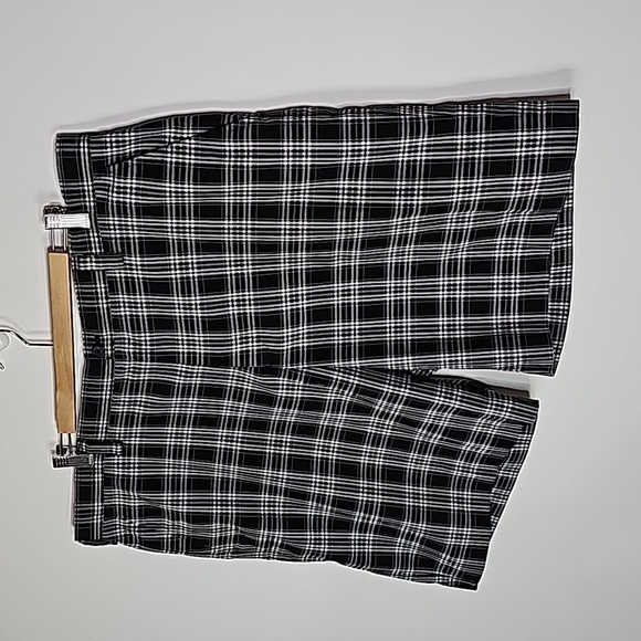 Izod perform 42" waist black and white plaid shorts - Picture 2 of 7